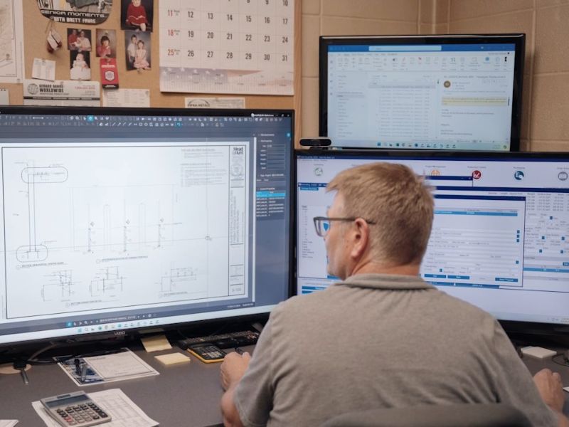 mid-city-steel-about-meet-the-team-modeling-and-detailing-team-man-at-work-desk-computer-3D-800x600